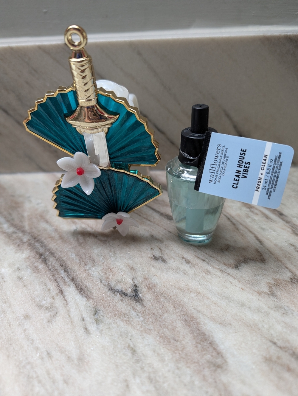 Bath & Body Works Milan Plug In With Clean House Vibes Refill